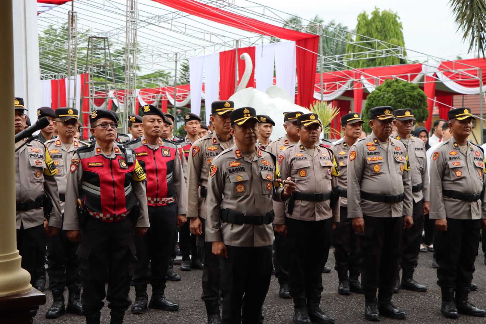 Personel Polres Ikuti Upacara Pemberian PIN Emas oleh Kapolda Sumsel 