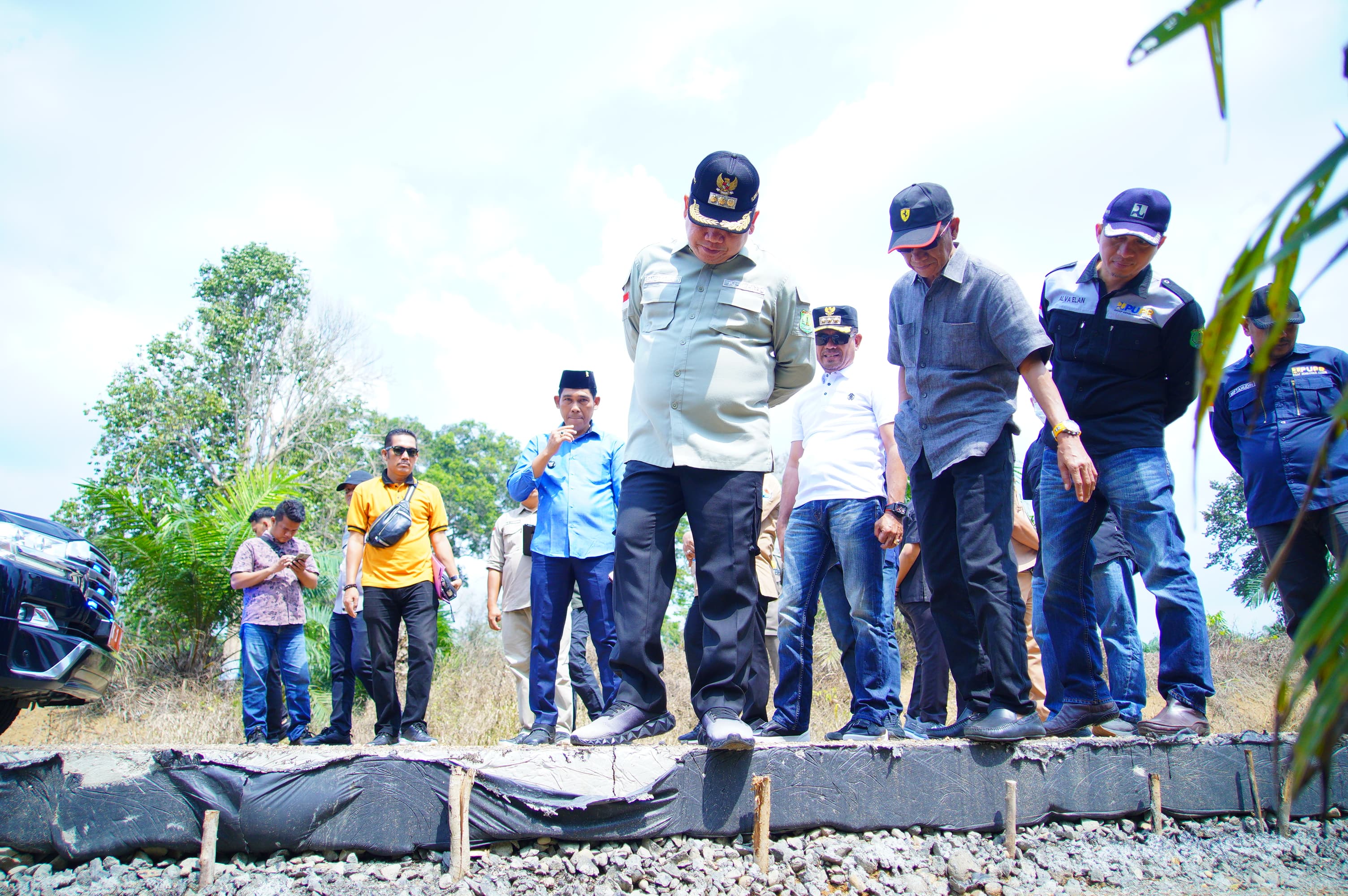 Pj Bupati Muba Tinjau Perbaikan Jalan Desa, ini Anggarannya