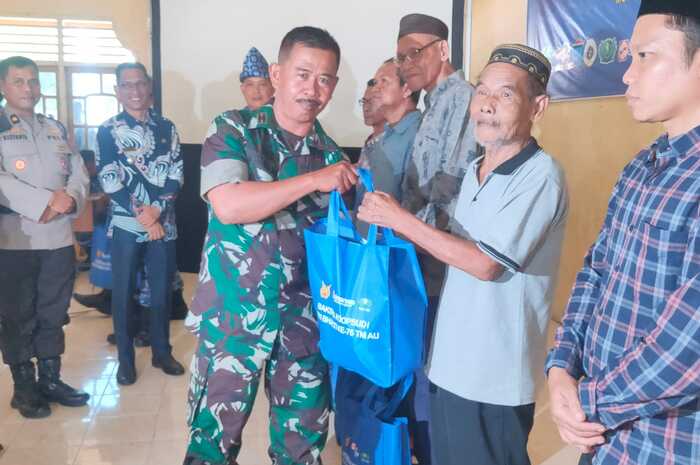 Hari Bhakti TNI AU ke-76, Lanud Srimulyono Herlambang Bagikan 574 Sembako di Ogan Ilir