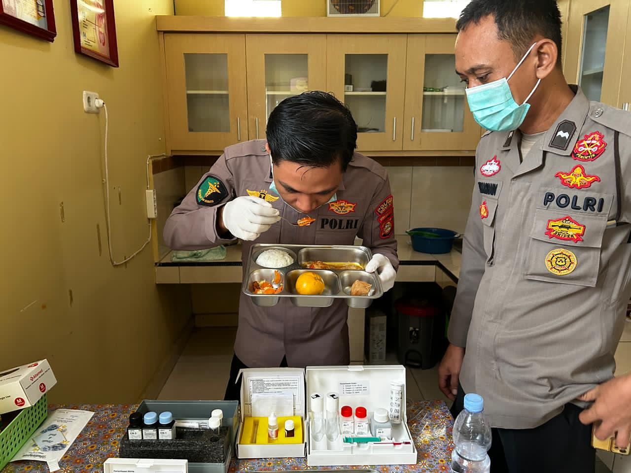 Sidokkes Polres Ogan Ilir Lakukan Pemeriksaan  Mutu dan Menu MBG