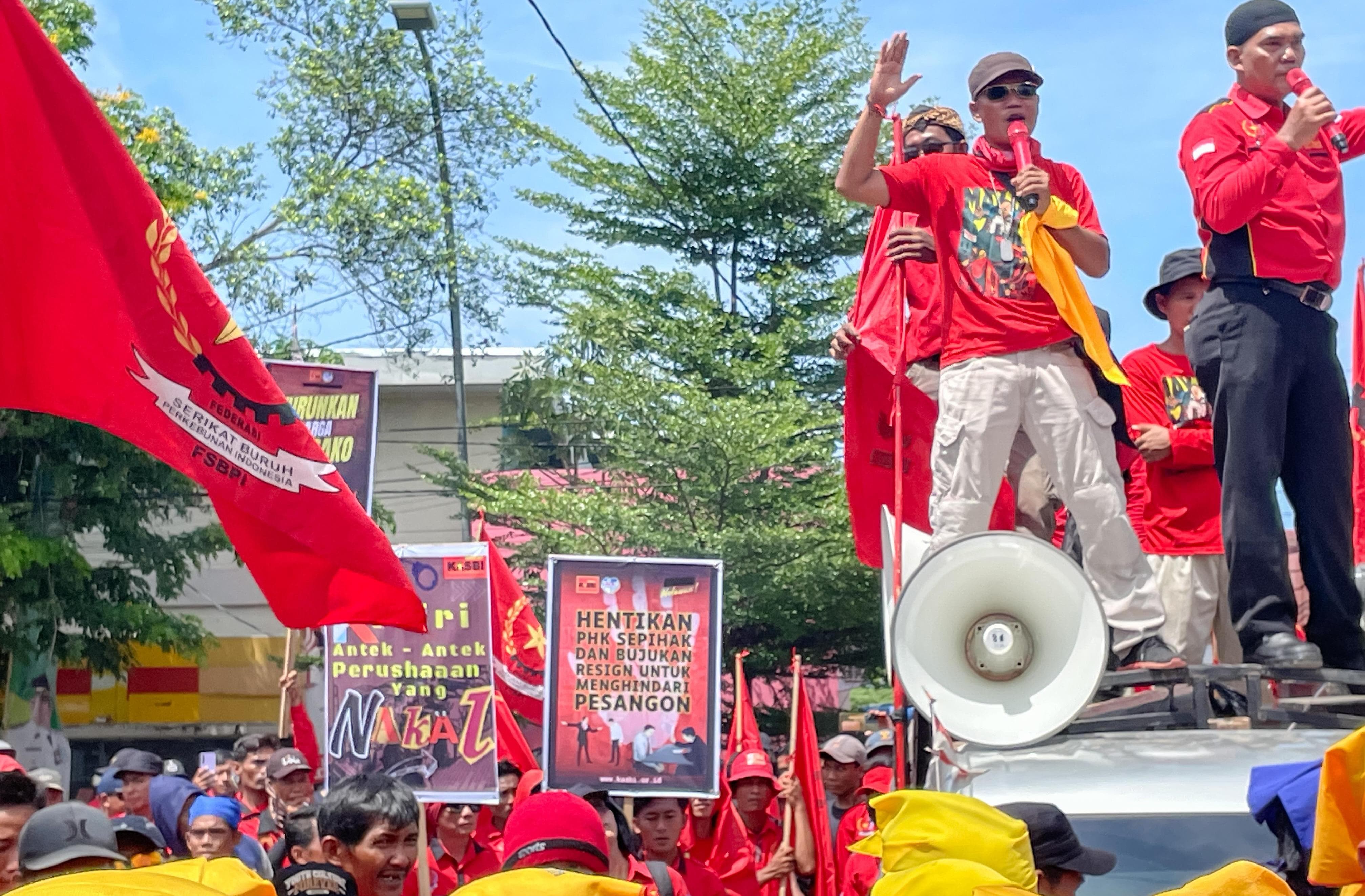 Kantor Bupati Muba Didemo, ini Permintaan  KASBI