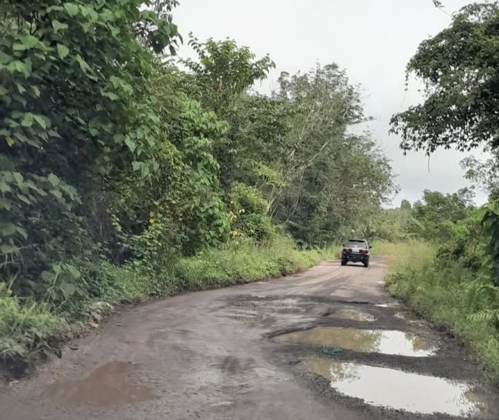 Rusak Parah, Jalan Lintas Lubuk Keliat-Muara Kuang Ogan Ilir