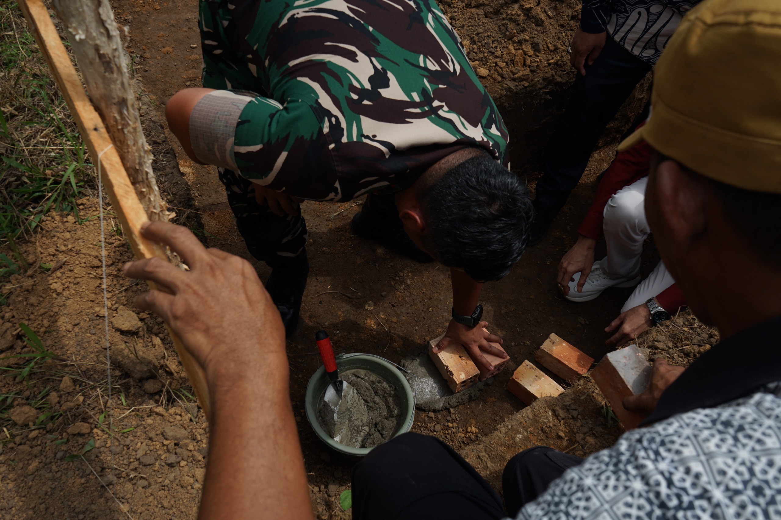 Dandim 0402 OKI Lakukan Peletakan Batu Pertama Masjid Ar-Rahman