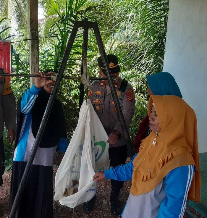 Cegah Stunting, Polsek Tungkal Ilir Banyuasin Gelar Bakti Kesehatan