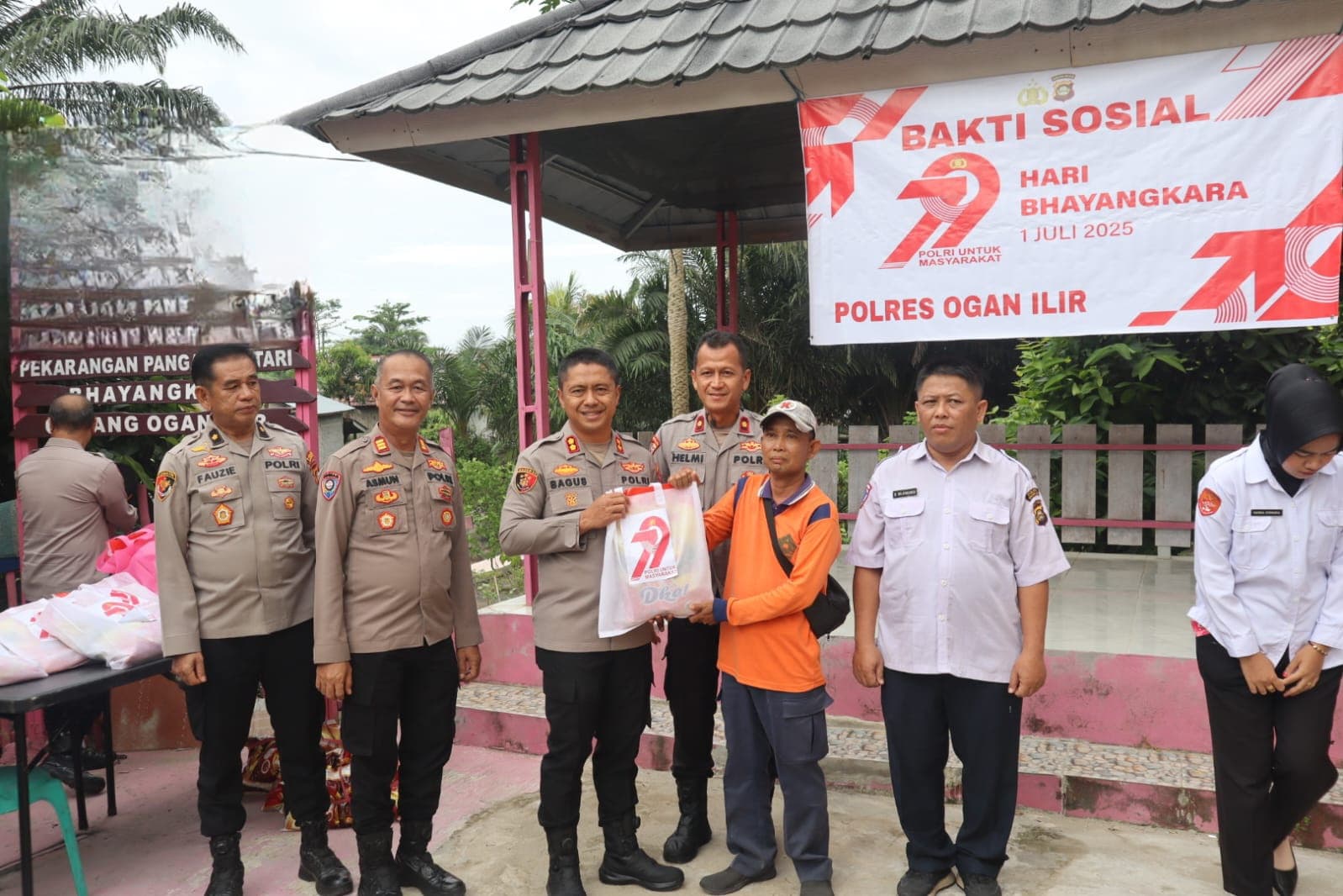 HUT ke 79 Bhayangkara , Polres Ogan Ilir Bagikan 350 Paket Bansos
