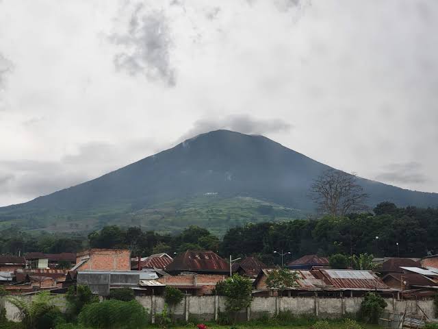 Gunung Dempo Erupsi, Status Level II Waspada Warga Dilarang Dekati Kawah Radius 2 Km