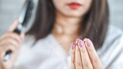 Hati-hati, 5 Kebiasaan ini Sering Dilakukan Bisa Bikin Rambut Rontok