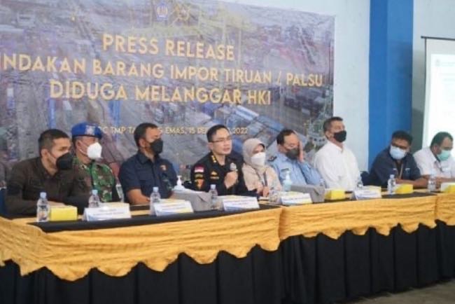 Pisau Cukur Impor Palsu Gagal Masuk Indonesia, Ditangkap Bea Cukai di TPKS Pelabuhan Tanjung Emas