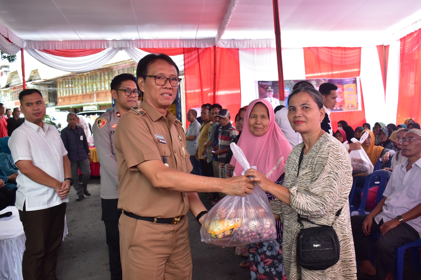 Operasi Pasar, Pemkab OKI Jual 500 Paket Sembako