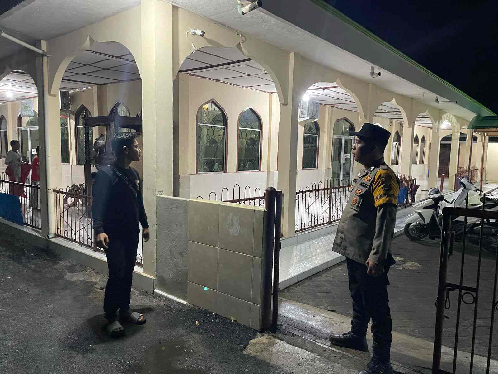 Polsek Tanjung Raja Patroli dan Pengamanan Salat Tarawih 