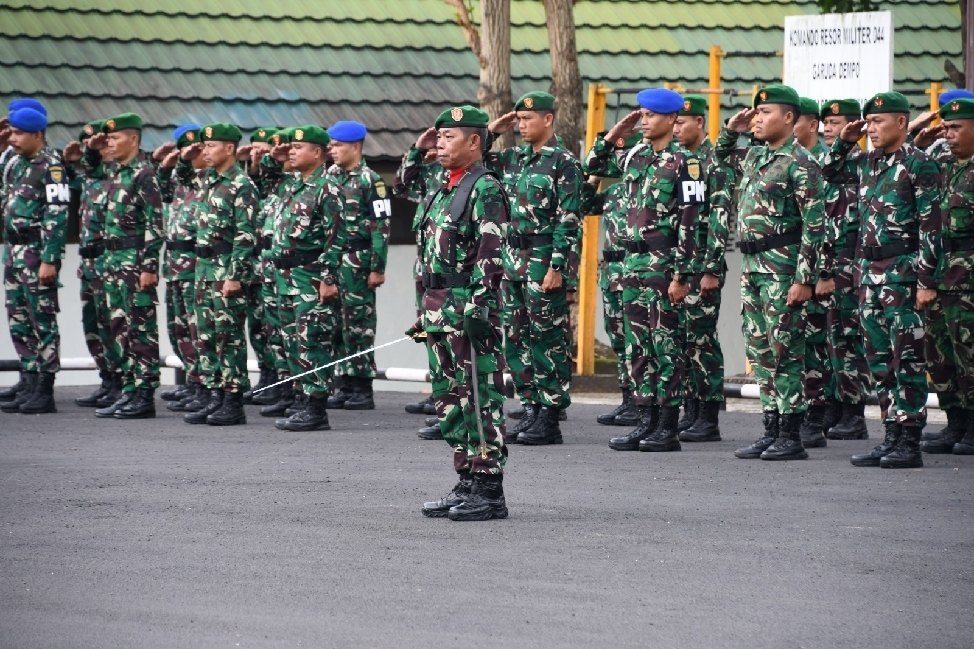 Melalui Upacara 17-an, Danrem 044/Gapo Sampaikan Arahan Strategis Pangdam II/Swj