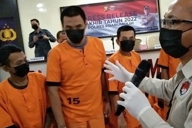 Miris, Satu Keluarga di Kota Prabumulih Ini  Kedapatan Nyabu Bersama di Ruang Tamu, Polisi Temukan Ini di TKP 