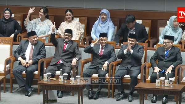 Jamal Mirdad Dilantik Jadi Anggota DPR RI, 2 Putrinya Mendampingi