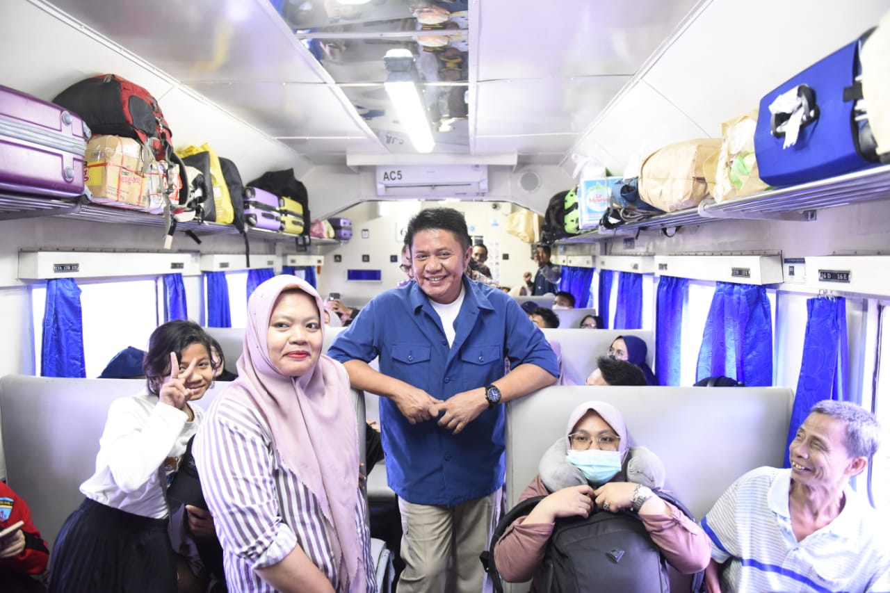 Gubernur Sumsel Lepas 1200 Pemudik Gunakan Moda Transportasi Kereta Api 