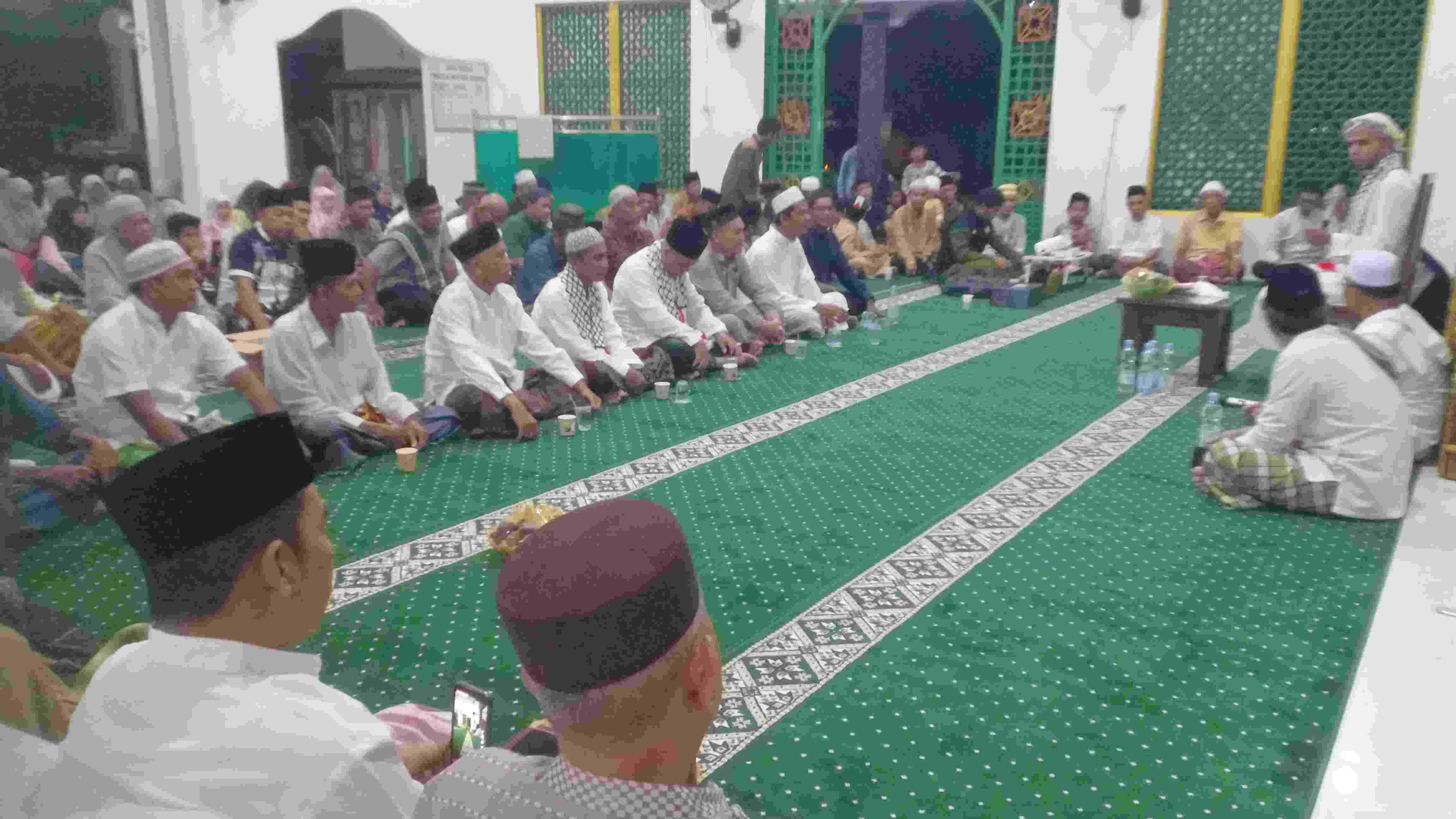 Imam Masjid Raya Bandung Serukan Dukung Palistina Ke Warga Ogan Ilir .