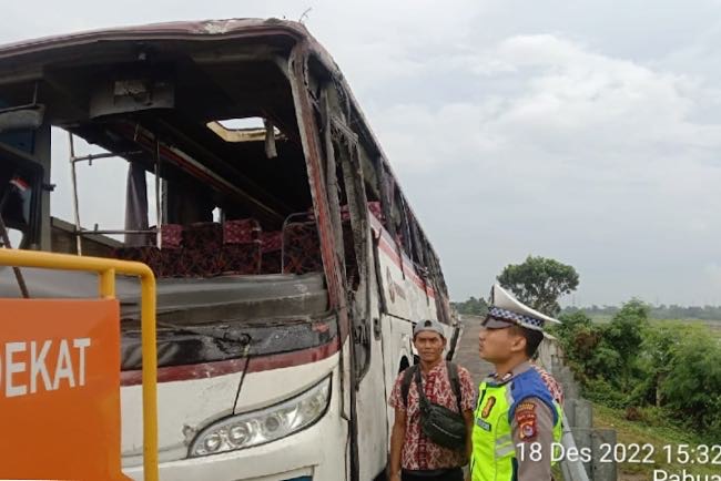 Sopir Bus Primajasa Hilang Kendali, Kecelakaan di Tol Tangerang-Merak, Satu Penumpang Tewas, 17 Terluka 