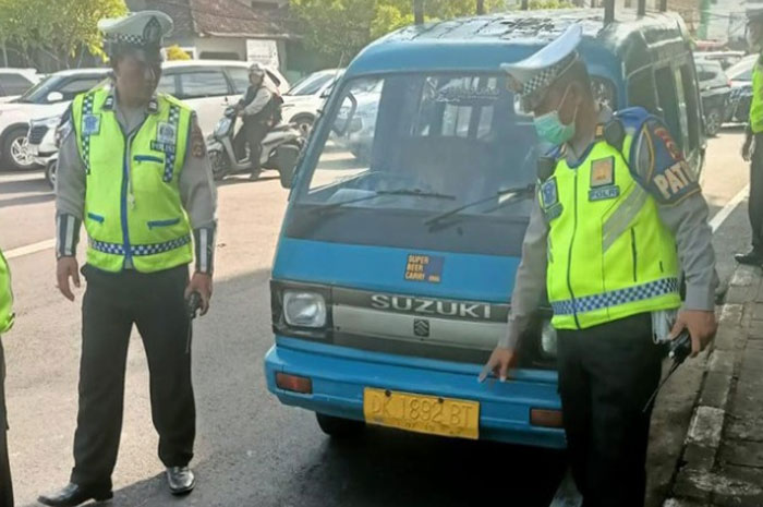 Kedaulatan RI di Bali Dijajah, Bule AS Jadi Sopir Angkot