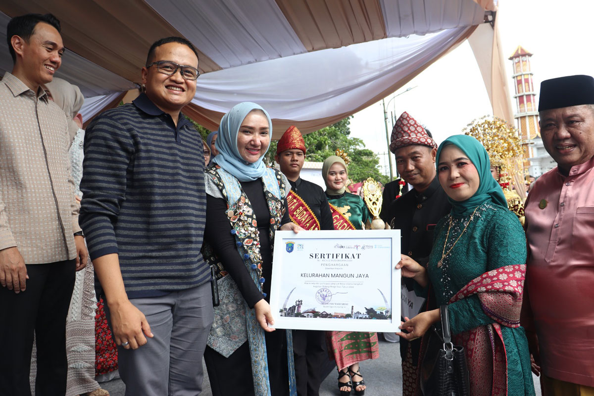 Dandim 0402 OKI-Ketua Persit KCK Hadiri Midang Morge Siwe