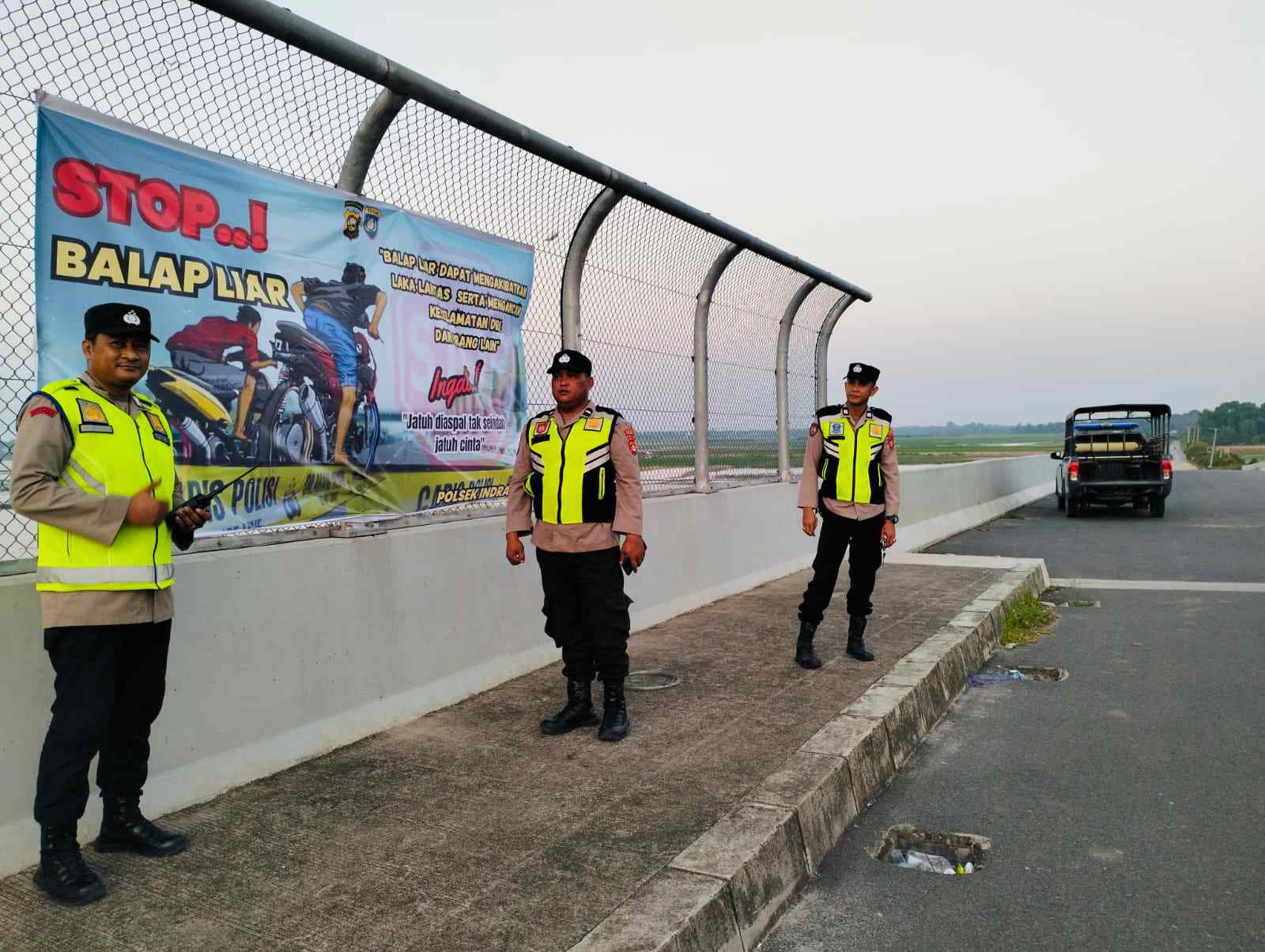 Antisipasi Balapan Liar, Polsek Indralaya Pasang Spanduk 