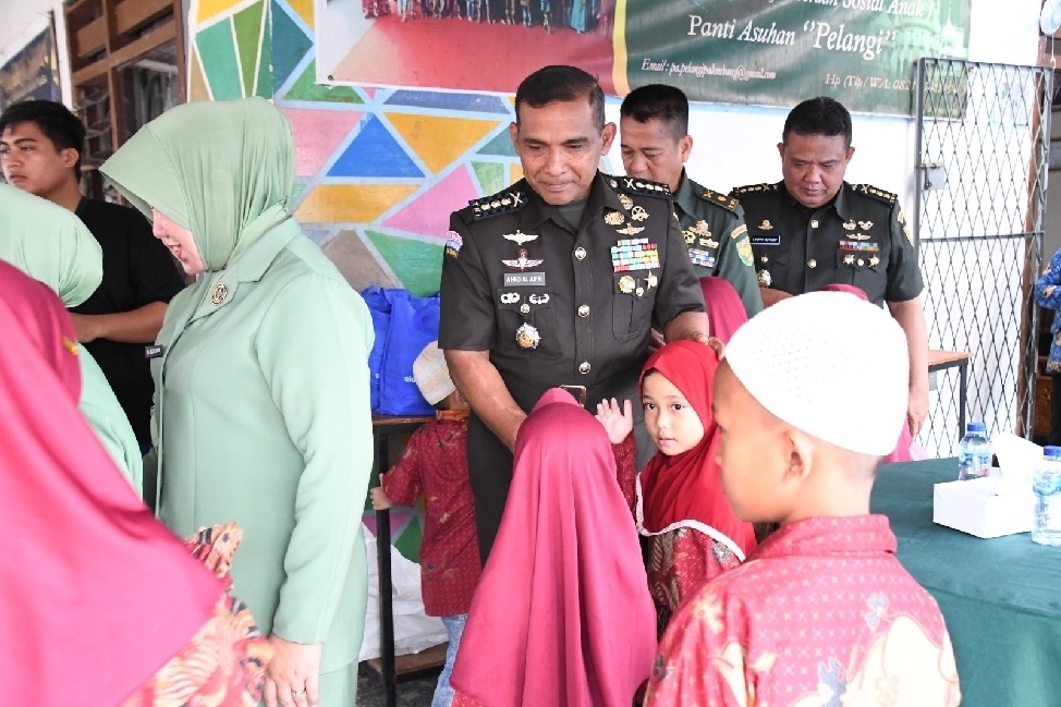 Jalin Ikatan Emosional, Korem 044/Gapo Kunjungi Panti Asuhan Dan Panti Jompo
