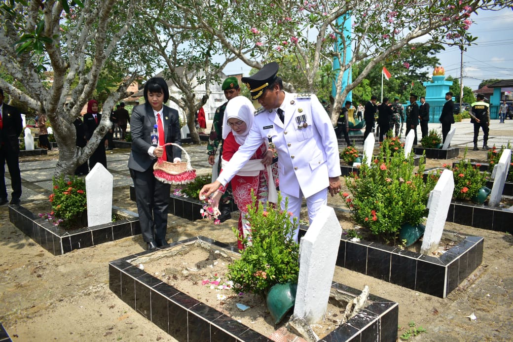 Kenang Pahlawan, Forkopimda OKI Gelar Ziarah Nasional