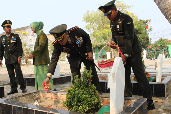 HUT TNI ke-78, Kodim 0402 OKI Ziarah ke TMP