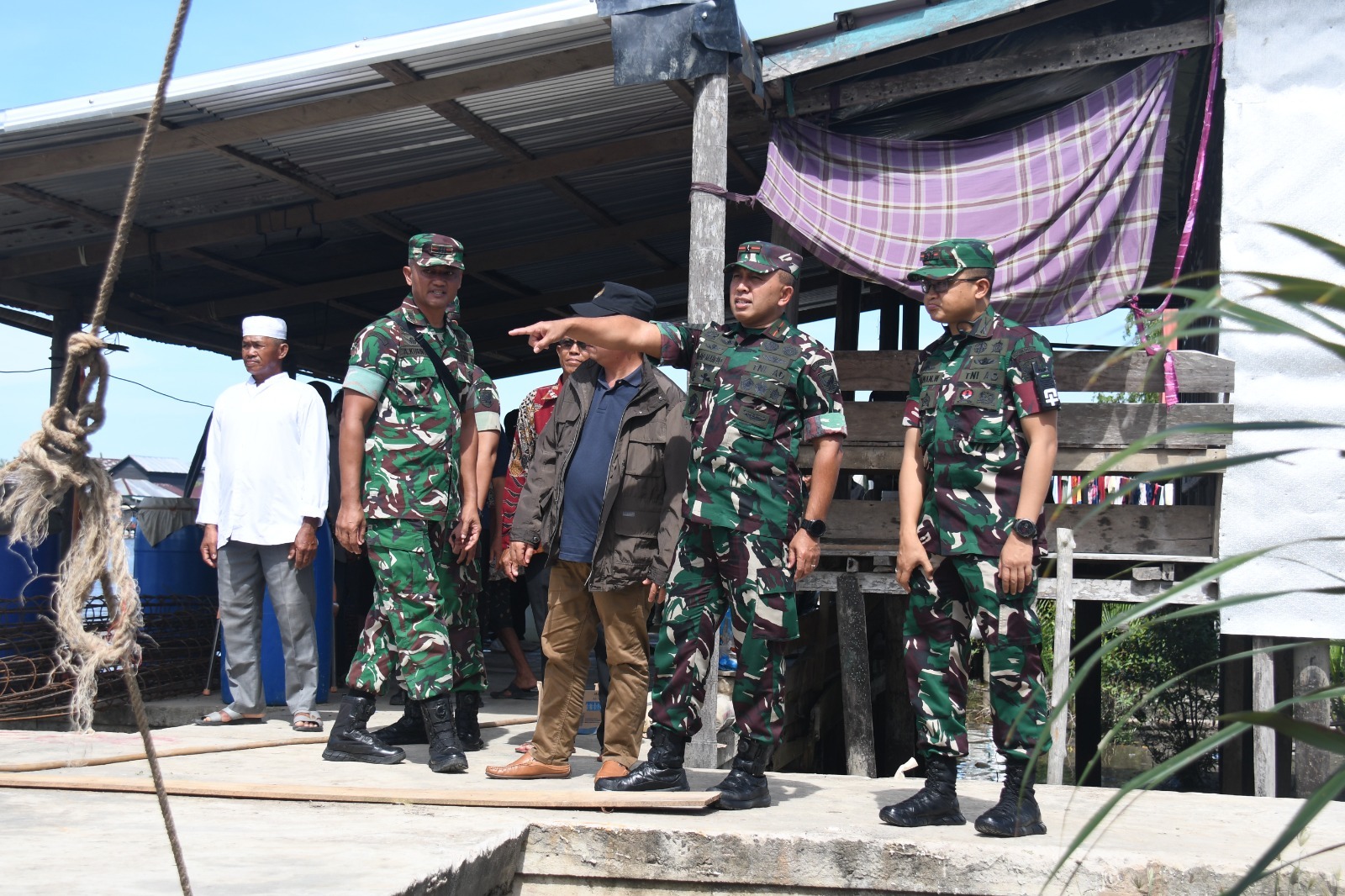 Bangun Akses, Danrem 044/Gapo Tinjau Progres Pembangunan Jembatan
