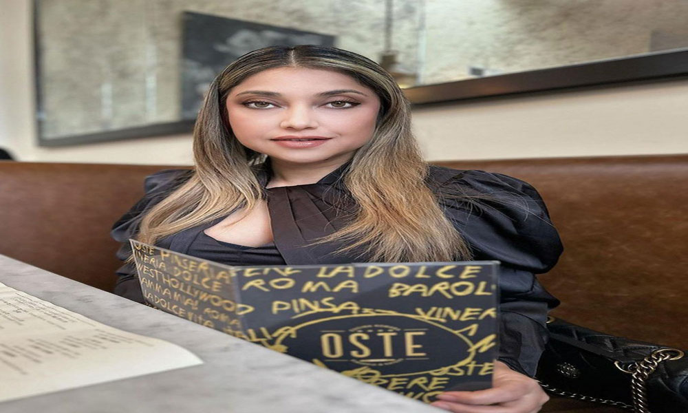 Ini Resep Sarah Azhari Menjalani Pernikahan Melalui Hubungan Jarak Jauh Selama 24 Tahun