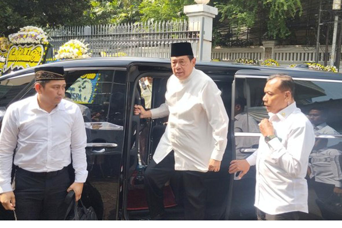 Selain Kirim Karangan Bunga, SBY Melayat ke Rumah Duka Titiek Puspa