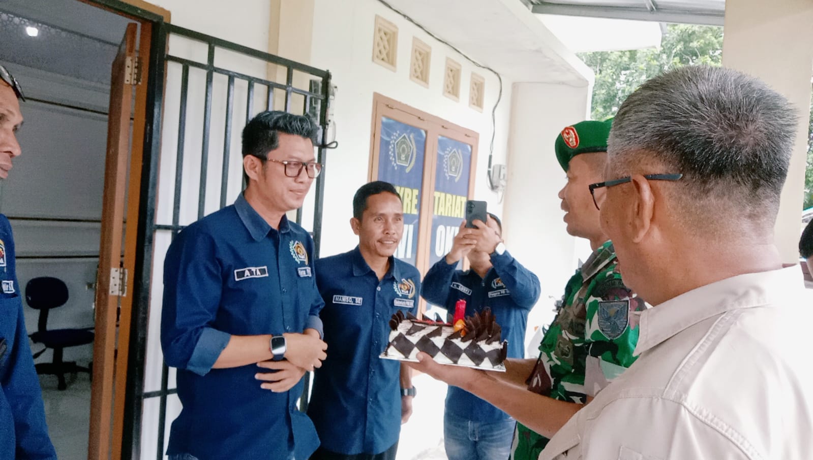 Kodim 0402/OKI Sebut sudah Terjalin Baik, Sambangi PWI OKI Berikan Kue di Peringatan HPN 