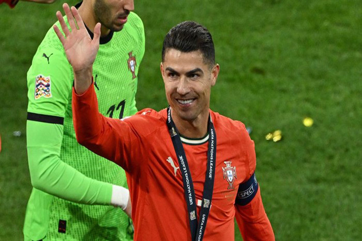 Cristiano Ronaldo Kirim Jersey ke Donald Trump, Ingatkan Pesan Perdamaian