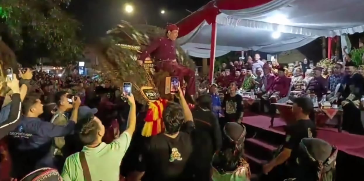 Hadiri Silampari Night Carnaval 2023, Wako Lubuklinggau Tunggangi Reog Ponorogo Dadak Emas