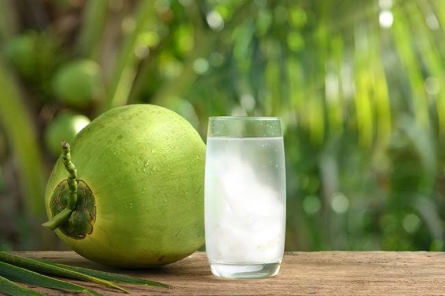 9 Manfaat Rutin Minum Air Kelapa, Antioksidan Alami dan Meredakan Pemicu Masalah Kulit