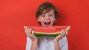 Tak Boleh Konsumsi Semangka Bersamaan dengan 3 Makanan Ini