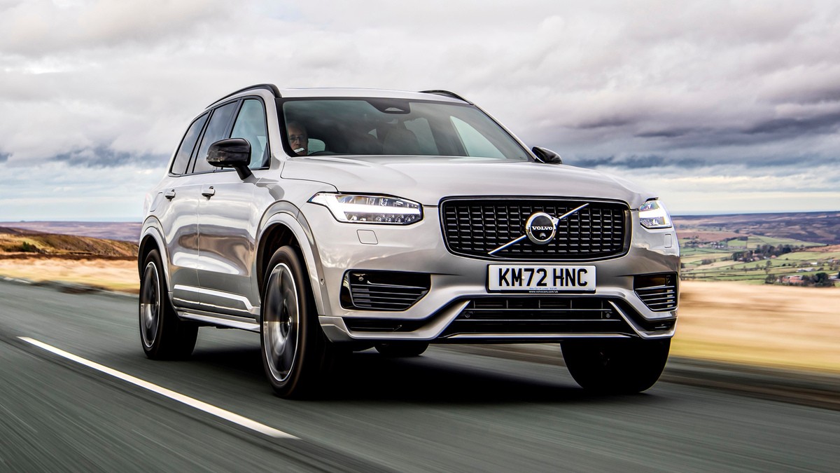 Volvo XC90 Hybrid Meluncur: Fitur Canggih dan Performa Tangguh