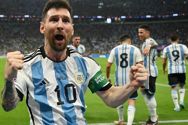 Argentina Enggan Tersingkir, Tekuk Meksiko 2-0, Messi dan Enzo Fernandes Mengila di Babak Kedua, Grup C Panas