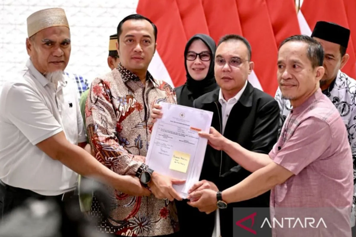 Tiba di Lanud Halim Perdanakusuma, Prabowo Berikan Rehabilitasi Kepada 2 Guru ASN Luwu Utara yang Dipecat