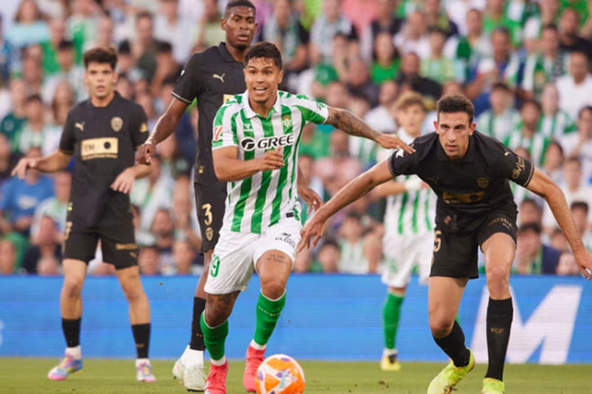 LaLiga 2024-2025 - Real Betis Ditahan Imbang Valencia 1-1 