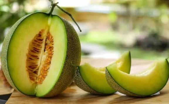 5 Buah ini Wajib Dikonsumsi Saat Cuaca Panas, Bantu Hidrasi Tubuh!