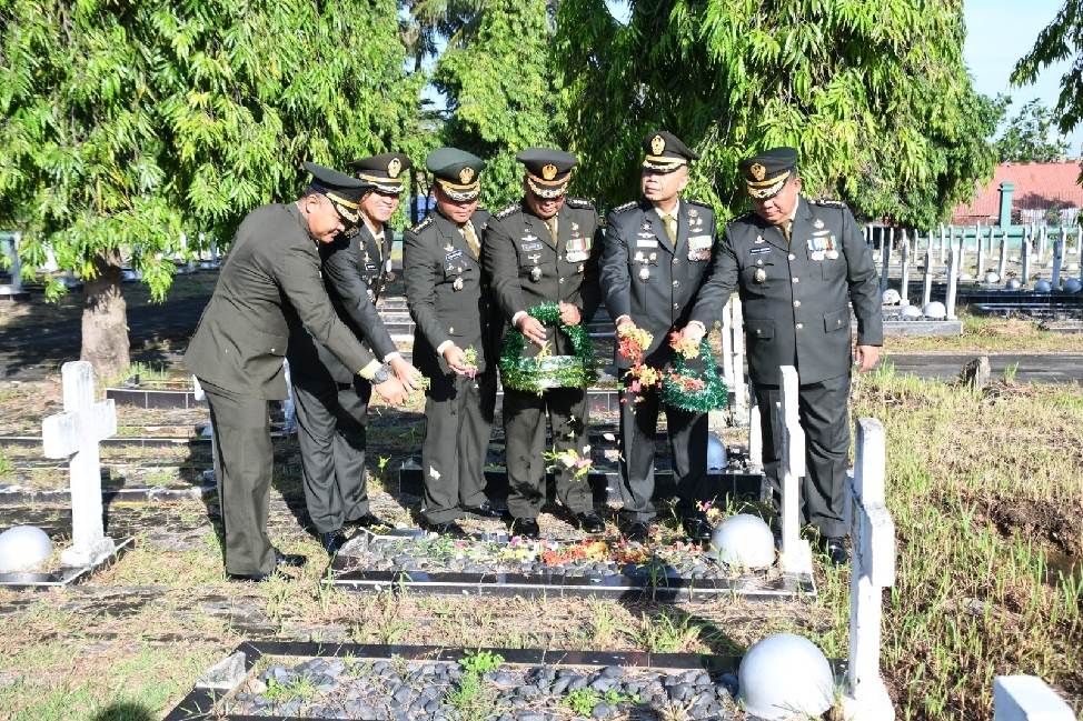 Kasrem 044/Gapo Ikuti Upacara Ziarah Nasional HUT ke 80 TNI, “TNI Prima, TNI Rakyat, Indonesia Maju”