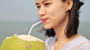 Apa Efek Minum Air Kelapa Setiap Hari? Simak Hasilnya!