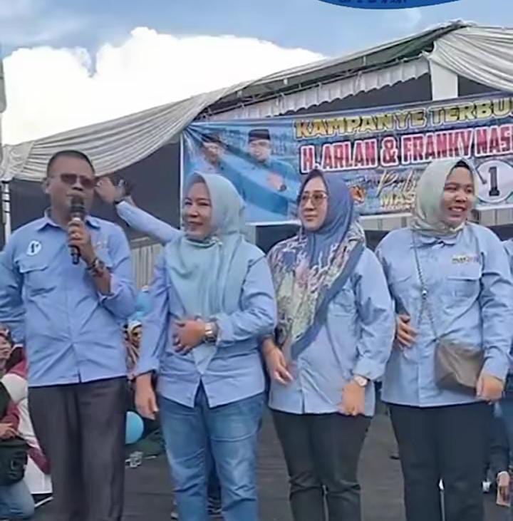 Calon Wali Kota Prabumulih Pamer 4 Istri Saat Kampanye