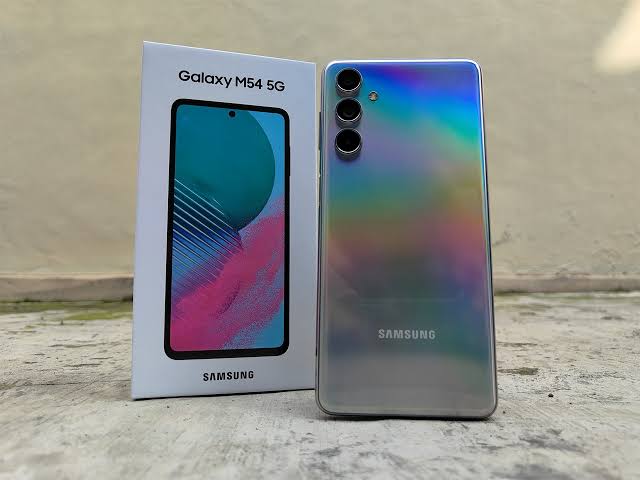 Samsung Galaxy M54 5G, HP Kelas Menengah dengan Baterai 6000 mAh dan Kamera Resolusi Tinggi 