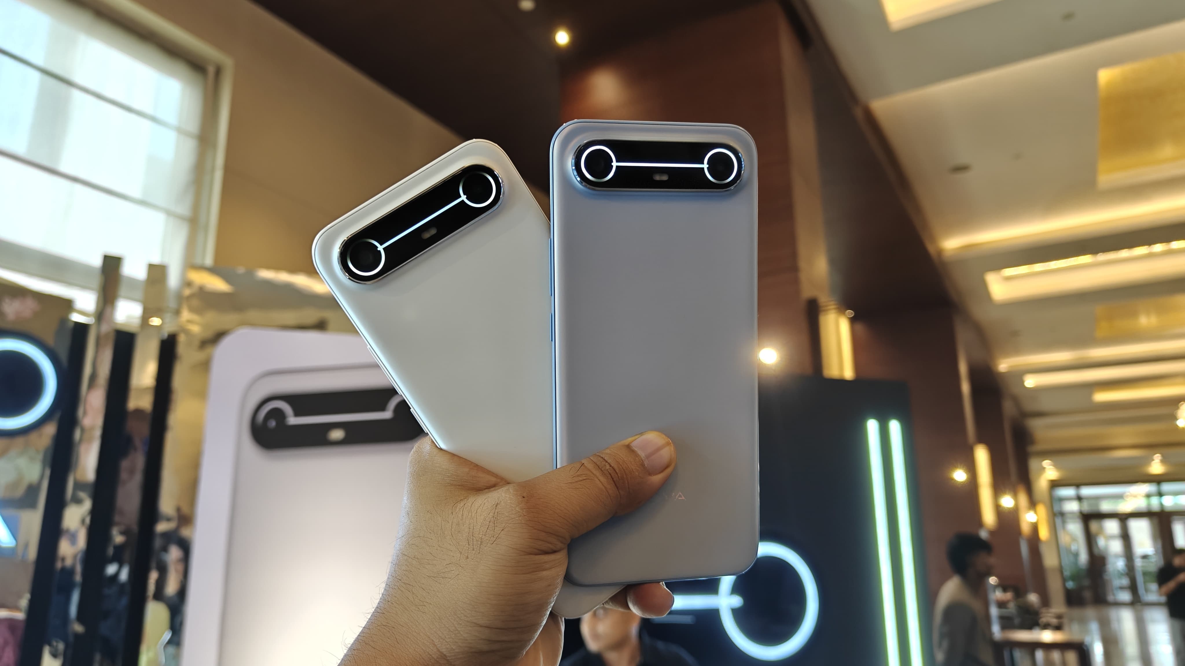 Tecno Pova Slim 5G : Desain Minimalis dengan Material Kaca Berkilau 
