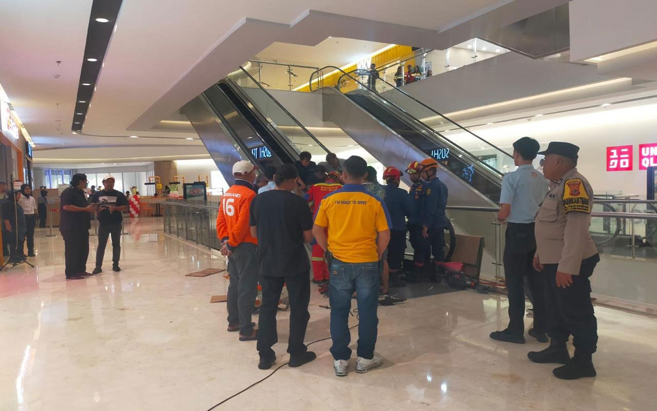 Detik-Detik Evakuasi Balita Terjepit di Eskalator Cibinong City Mall