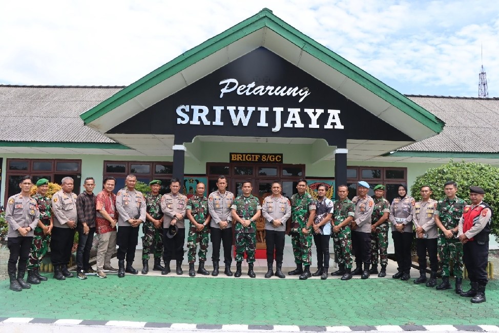 Jaga Sinergitas TNI–Polri, Kapolres Ogan Ilir  Silaturahmi ke Komandan Brigif 8/Garuda Cakti