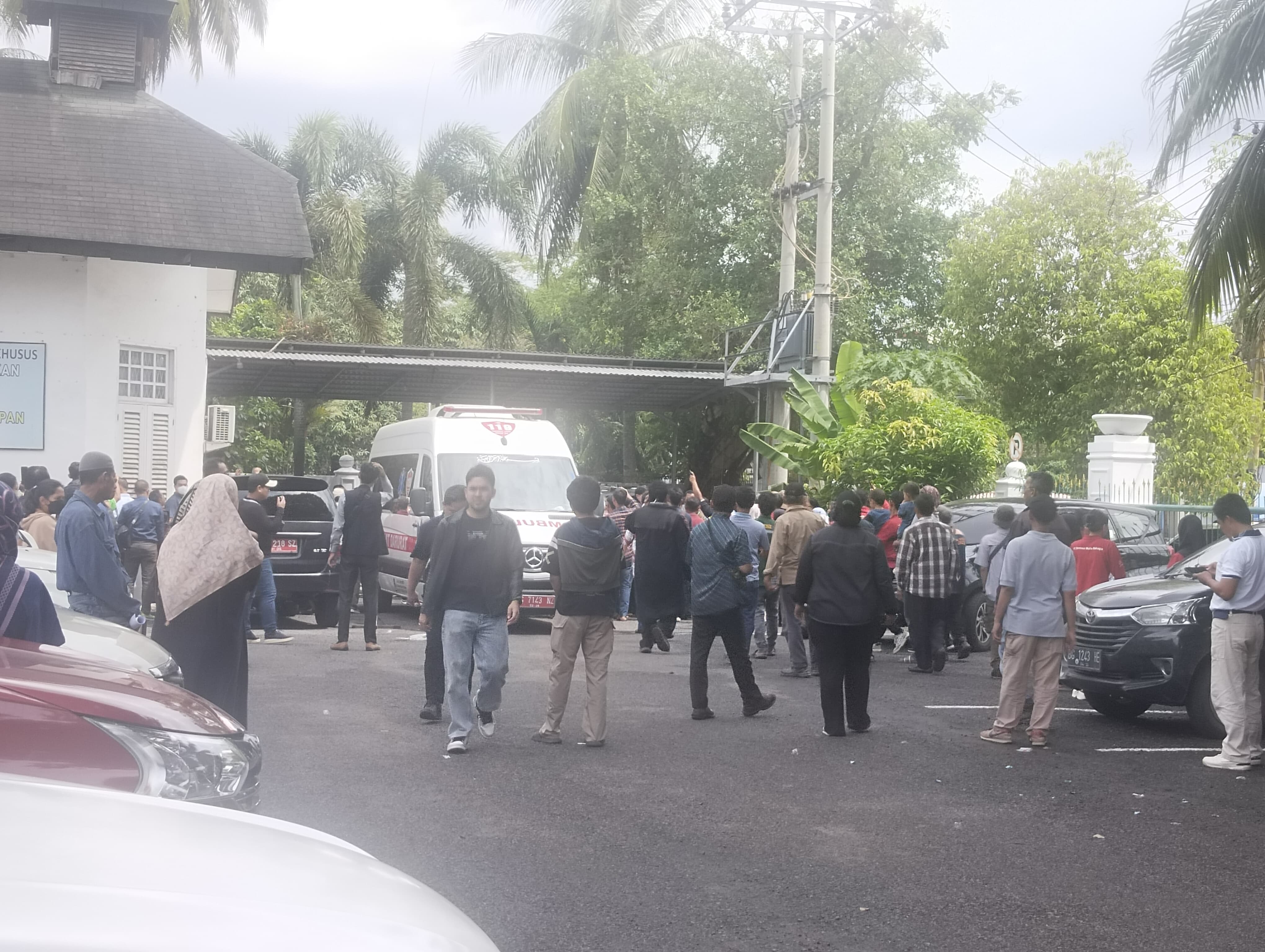 Hadiri Sidang Perdana, H Halim Gunakan Bed RS