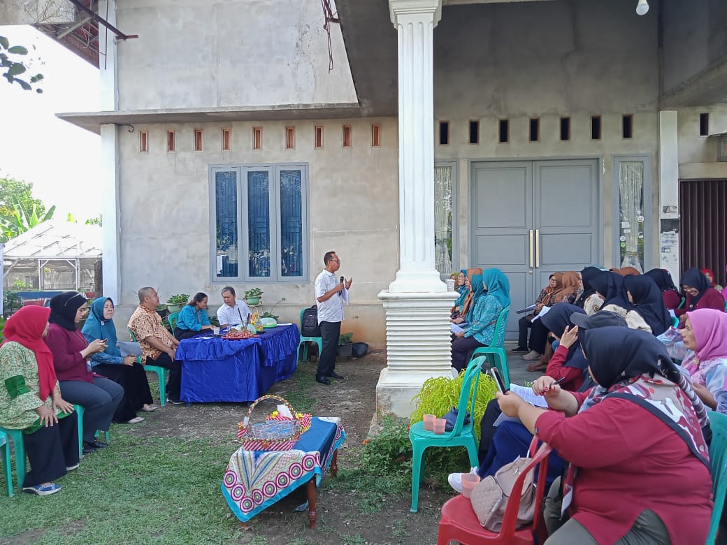 Kreatif! Puluhan KWT Prabumulih Buat Bawang Merah dan Pupuk Organik dari Limbah Dapur