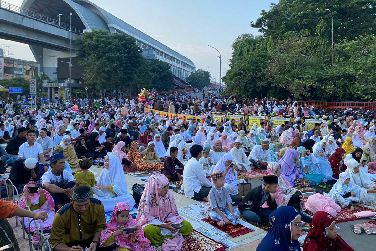 Anak Belum Dikhitan Salat Berjamaah Memutus Shaf, Bagaimana Hukumnya?