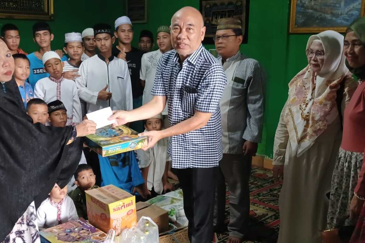 Alumni SMPN 19 Palembang Anjangsana ke Panti Asuhan